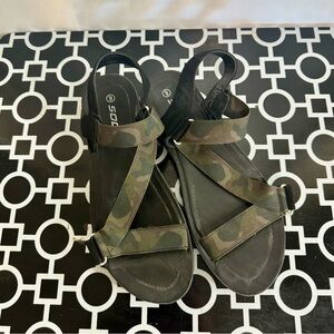 Soda Camo Sandals ~ Size 9